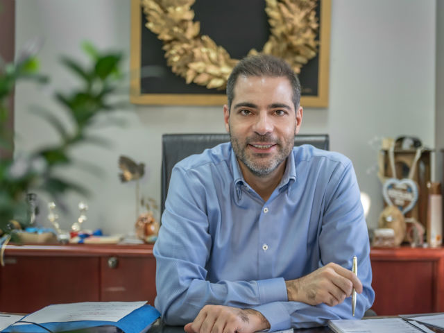 Χαιρετισμός του δημάρχου Αλίμου Ανδρέα Κονδύλη.